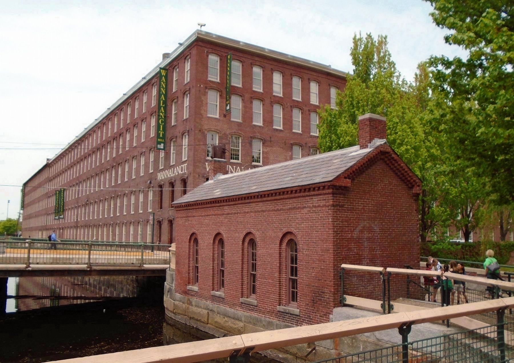 Former Suffolk Mill No. 6, later Wannalancit Mills image. Click for full size.