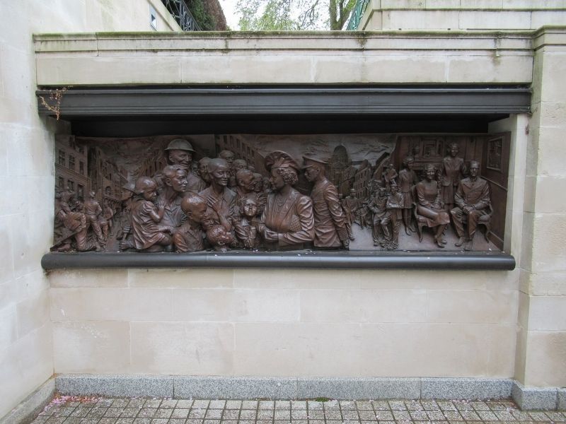 Sculpture at the left side of the Memorial image. Click for full size.