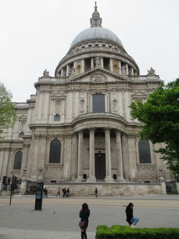 St Paul’s Cathedral image. Click for full size.