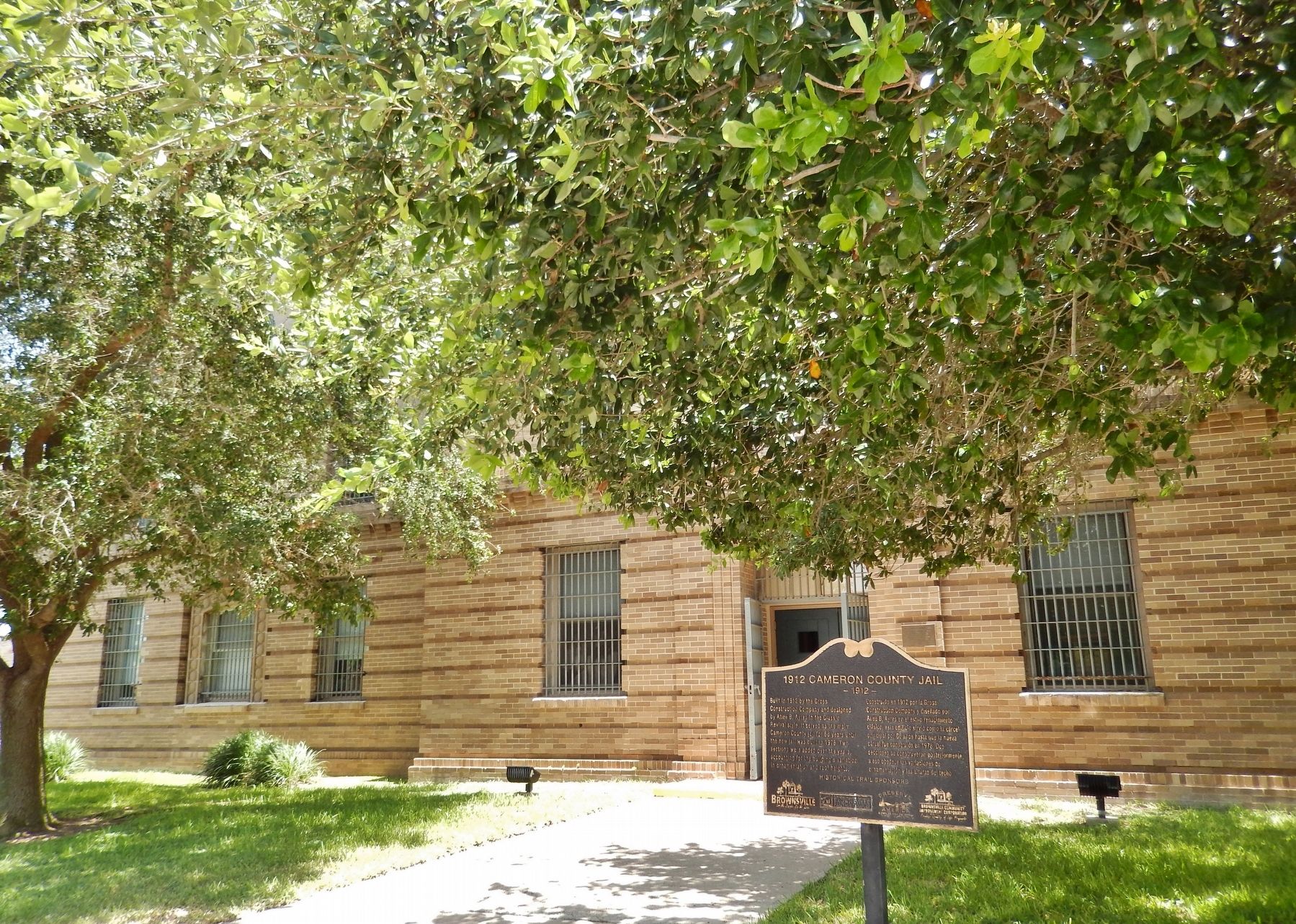 1912 Cameron County Jail Marker (<i>wide view; main entrance in background</i>) image. Click for full size.