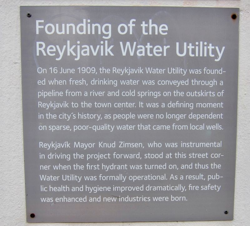 Founding of the Reykjavik Water Utility / Uphaf vatnsveitu Marker - English Panel image. Click for full size.