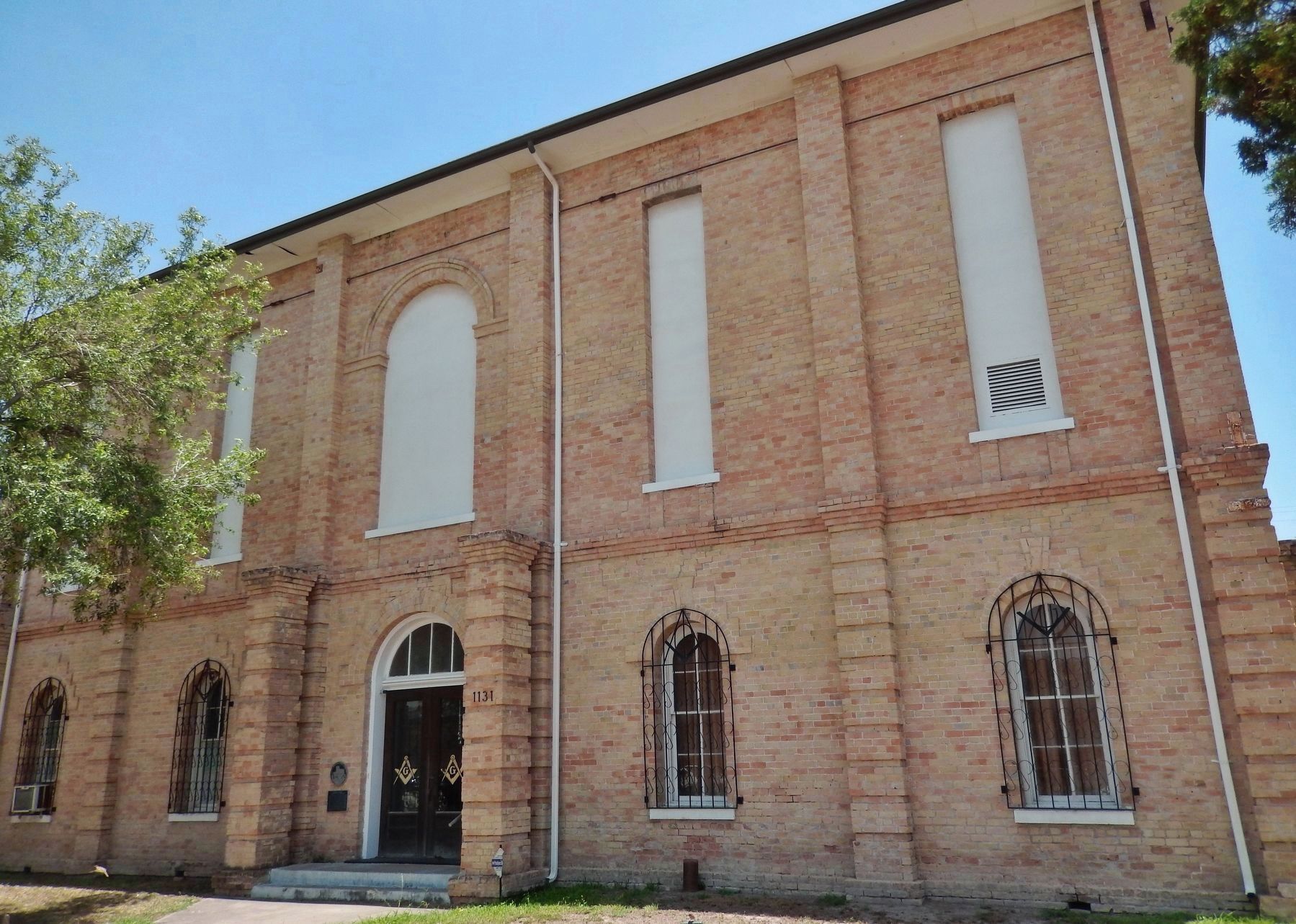 1882 Cameron County Courthouse (<i>front/west side view</i>) image. Click for full size.