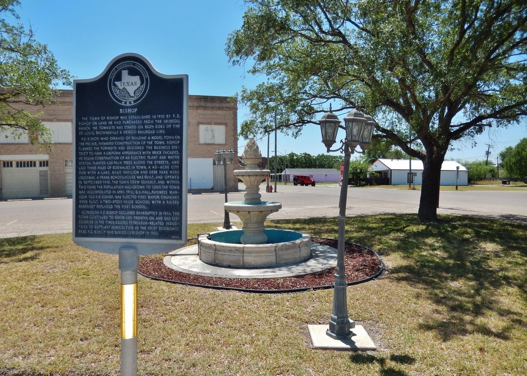 Bishop Marker (<i>wide view; Veterans Memorial Park fountain in background</i>) image. Click for full size.
