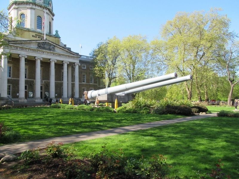 British 15-inch naval guns in front of the Imperial War Museum image. Click for full size.