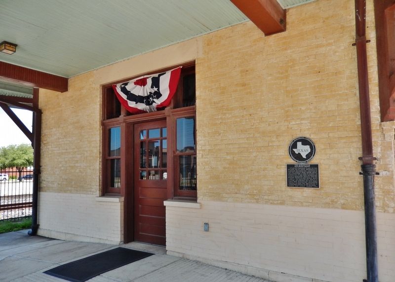 The Kingsville Railroad Depot Marker (<i>wide view; marker is under portico - right of entrance</i>) image. Click for full size.