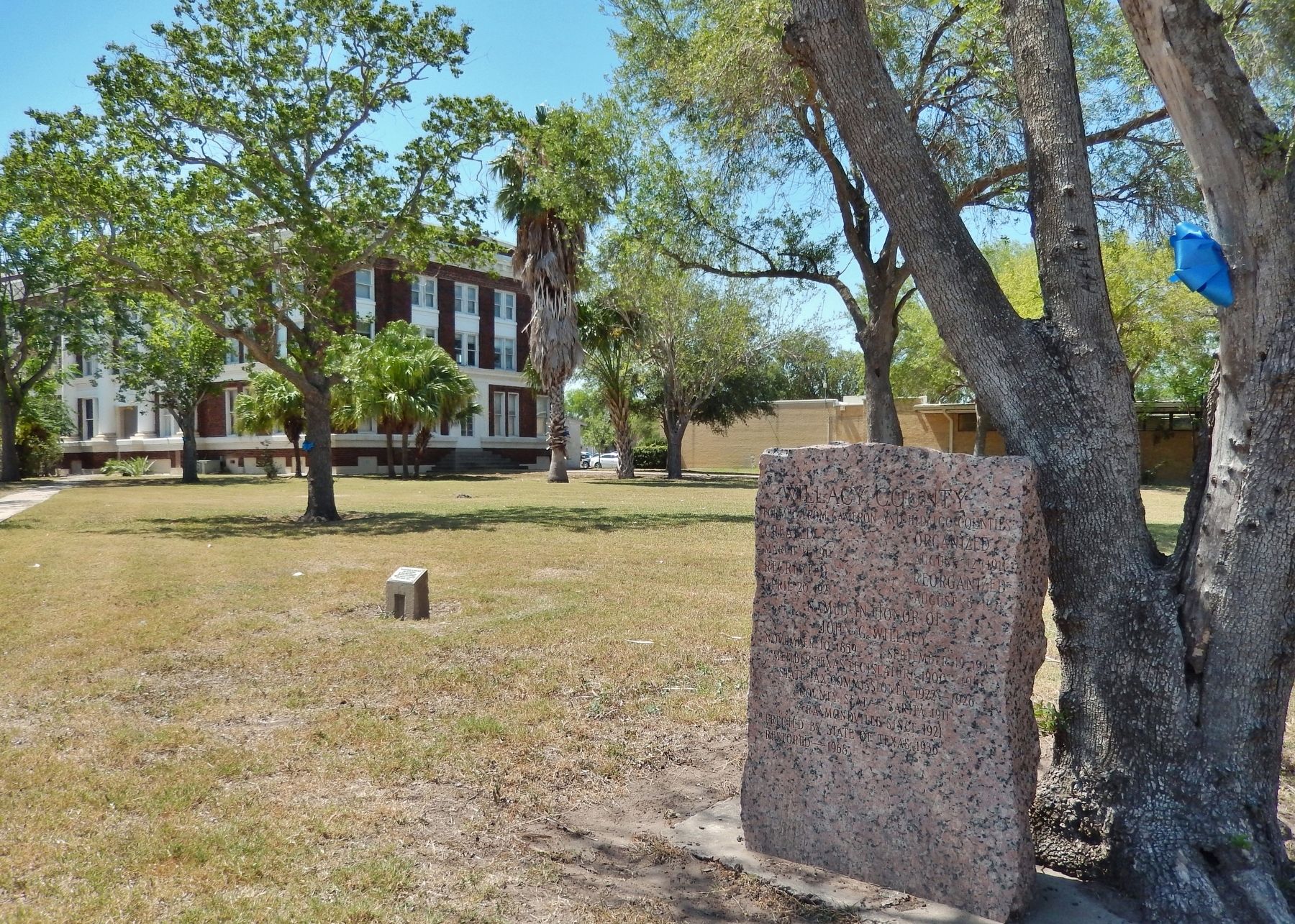 Willacy County Marker (<i>wide view; Willacy County Courthouse in background</i>) image. Click for full size.