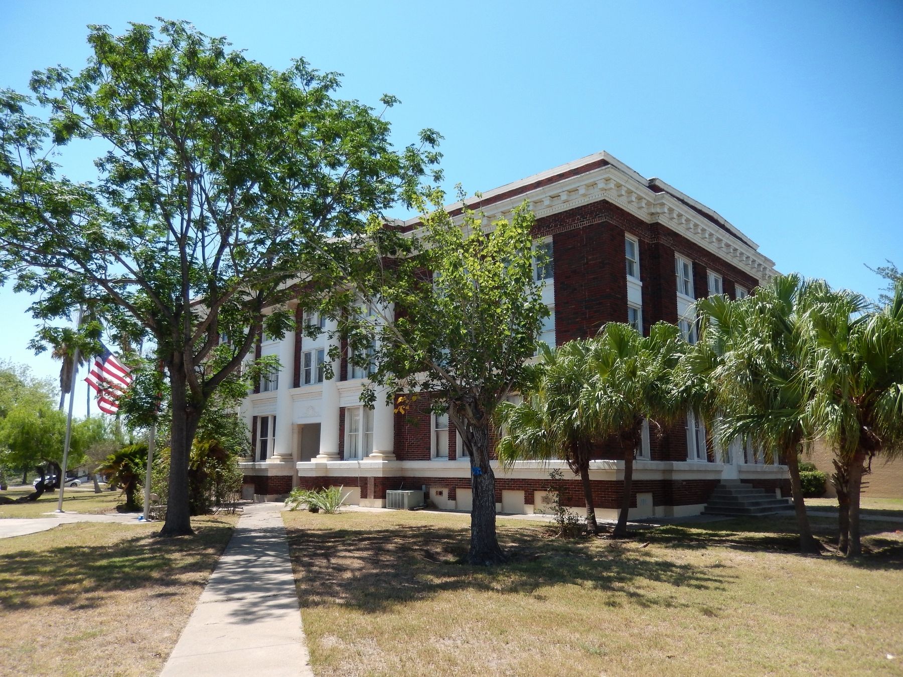 Willacy County Courthouse (<i>view from near marker</i>) image. Click for full size.