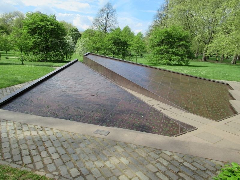Canada Memorial image. Click for full size.