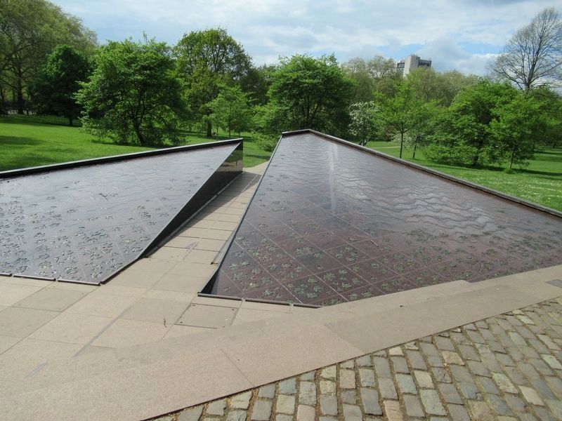 Canada Memorial image. Click for full size.