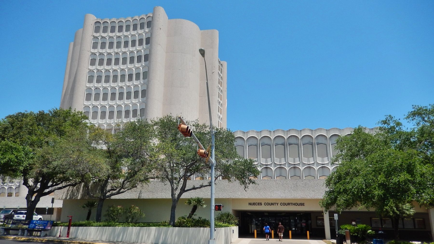 Nueces County Courthouse (<i>south side - view across Lipan Street from LULAC marker</i>) image. Click for full size.