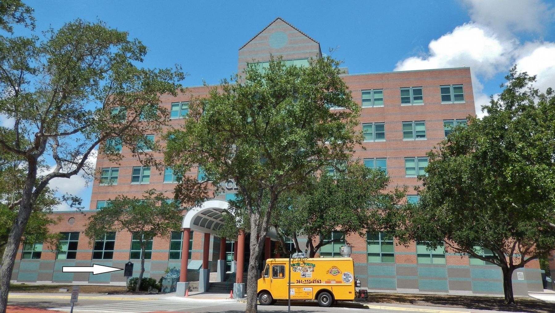 Corpus Christi City Hall (<i>east side; marker visible left of entrance</i>) image. Click for full size.