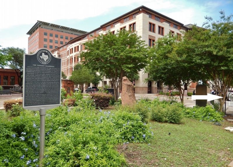 Bexar County Plaza (<i>related marker at left; this marker visible near right edge</i>) image. Click for full size.