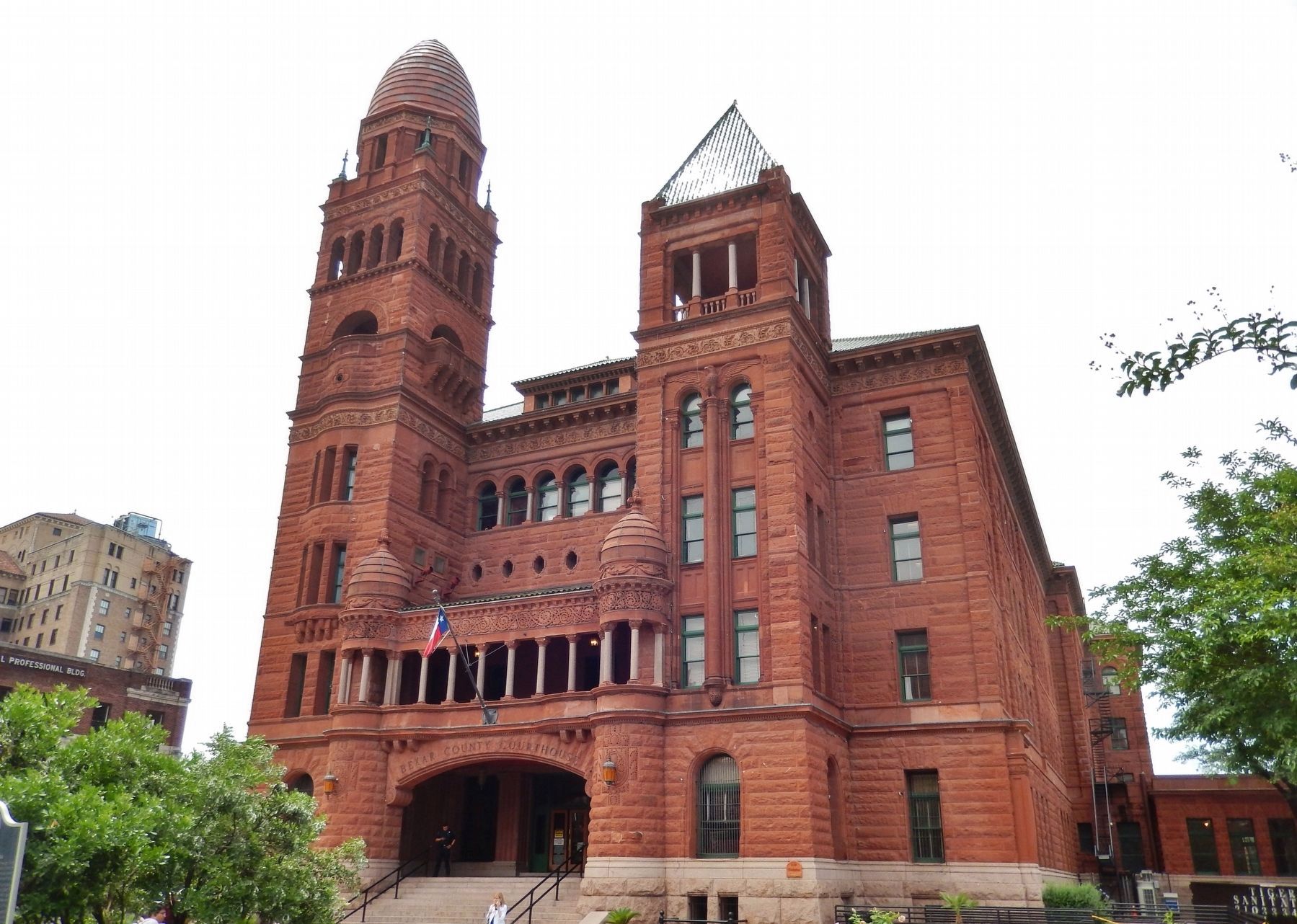 Bexar County Courthouse (<i>view from near marker</i>) image. Click for full size.