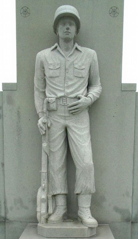 War Memorial WWII Soldier Statue image. Click for full size.