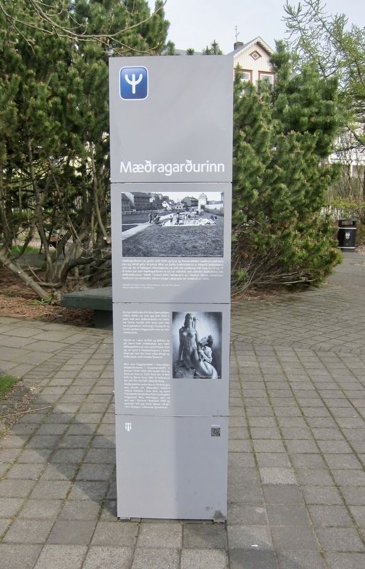 The Mothers' Garden / Mragarurinn Marker - Icelandic Side image. Click for full size.