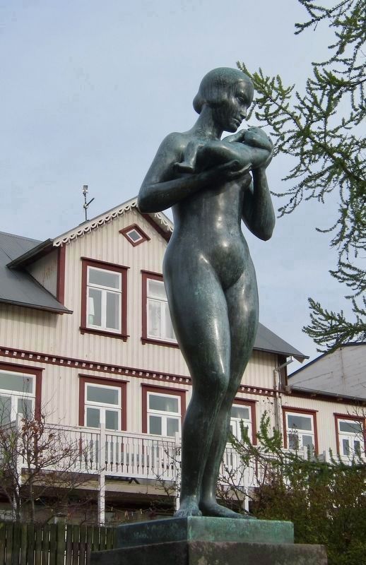 Motherly Love / Móšurįst by Nina Sęmundsson. Click for full size. Motherly Love / Móšurįst by Nina Sęmundsson image. Click for full size.