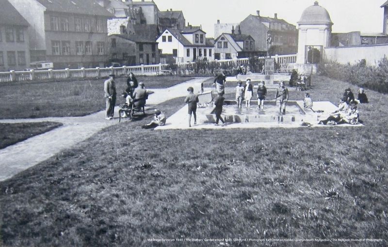 Marker Inset Photo: Mothers' Garden Around 1940. Click for full size. Marker Inset Photo: Mothers' Garden Around 1940 image. Click for full size.