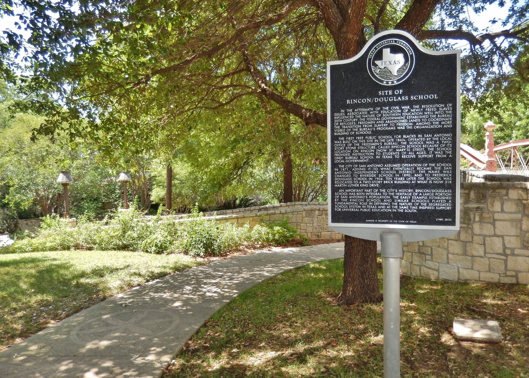 Site of Rincon/Douglass School Marker (<i>wide view; path to San Antonio Riverwalk at left</i>) image. Click for full size.