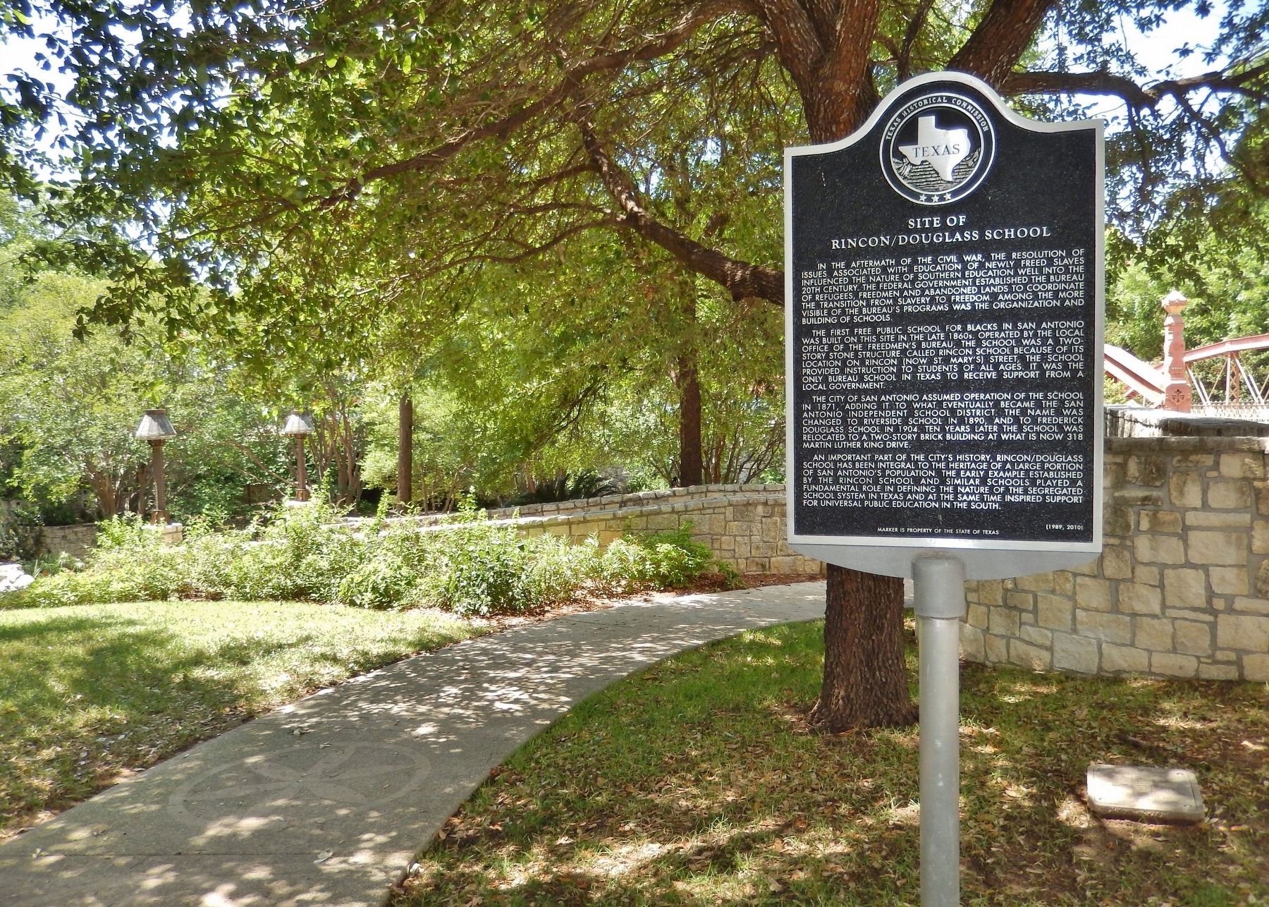 Site of Rincon/Douglass School Marker (<i>wide view; path to San Antonio Riverwalk at left</i>). Click for full size. Site of Rincon/Douglass School Marker (<i>wide view; path to San Antonio Riverwalk at left</i>) image. Click for full size.