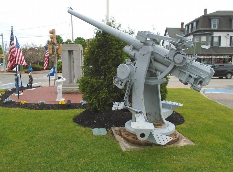 War Memorial Mark 2 Mod. 4 3-inch Naval Gun image. Click for full size.