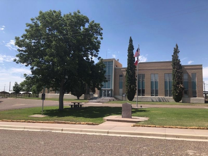 Upton County Courthouse image. Click for full size.