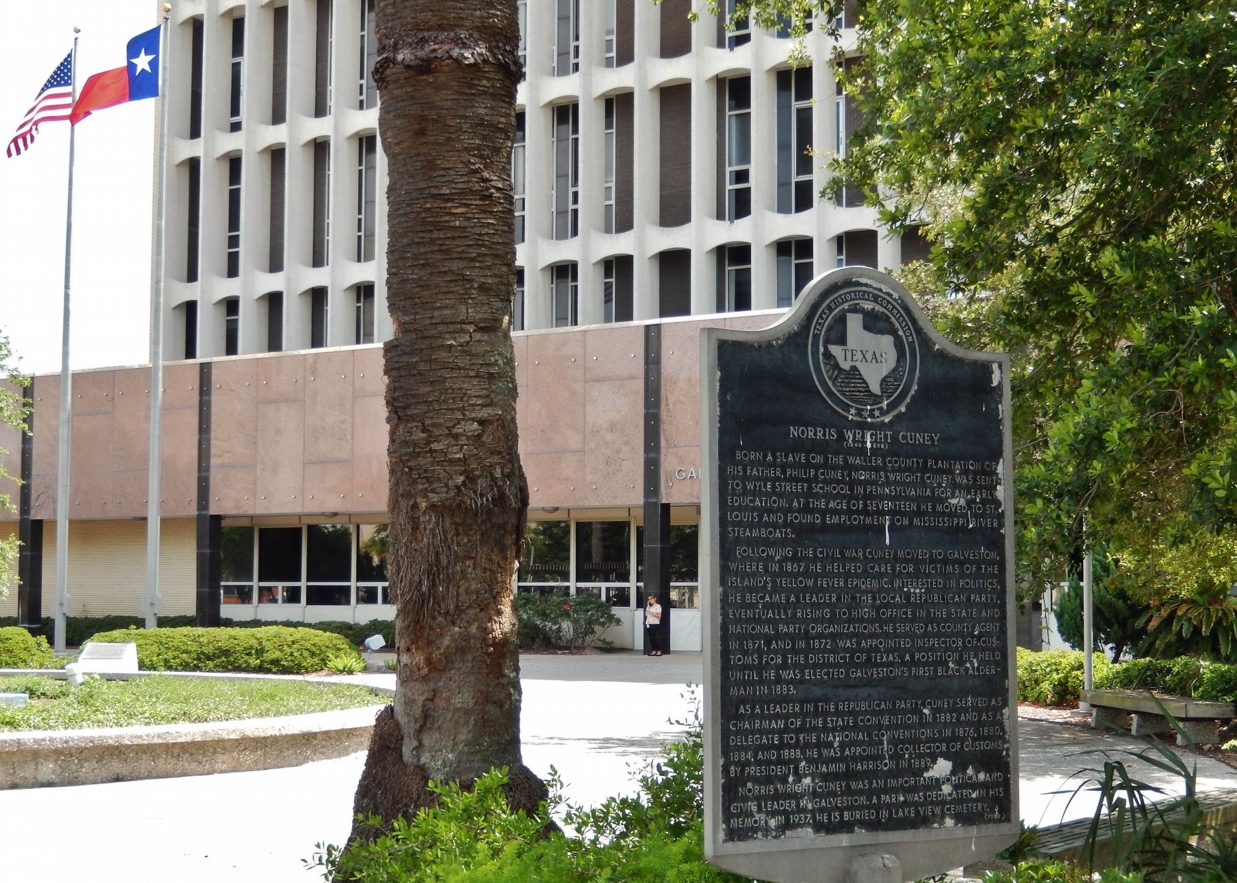 Norris Wright Cuney Marker (<i>wide view; Galveston County Courthouse in background</i>) image. Click for full size.