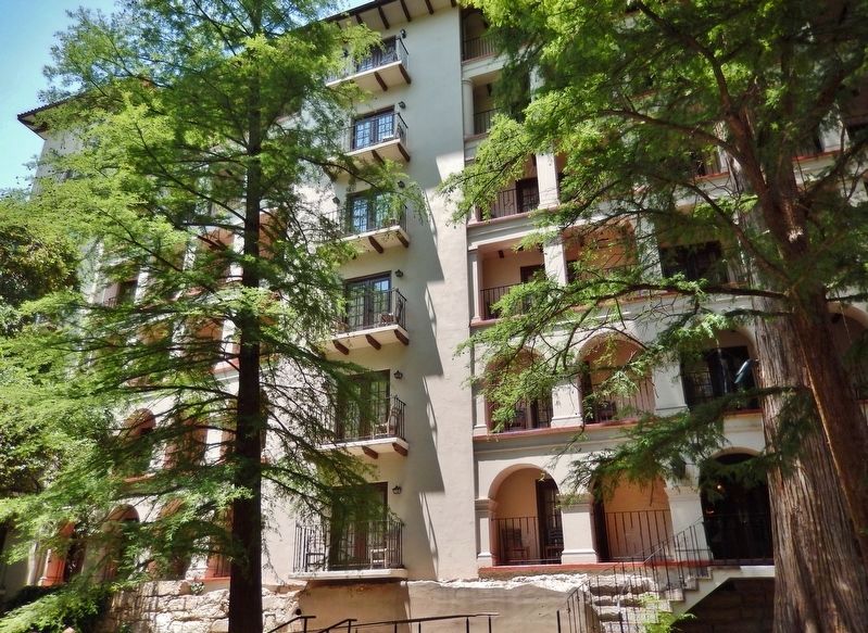 Omni La Mansi�n del Rio Hotel (<i>view from San Antonio River Walk</i>) image. Click for full size.