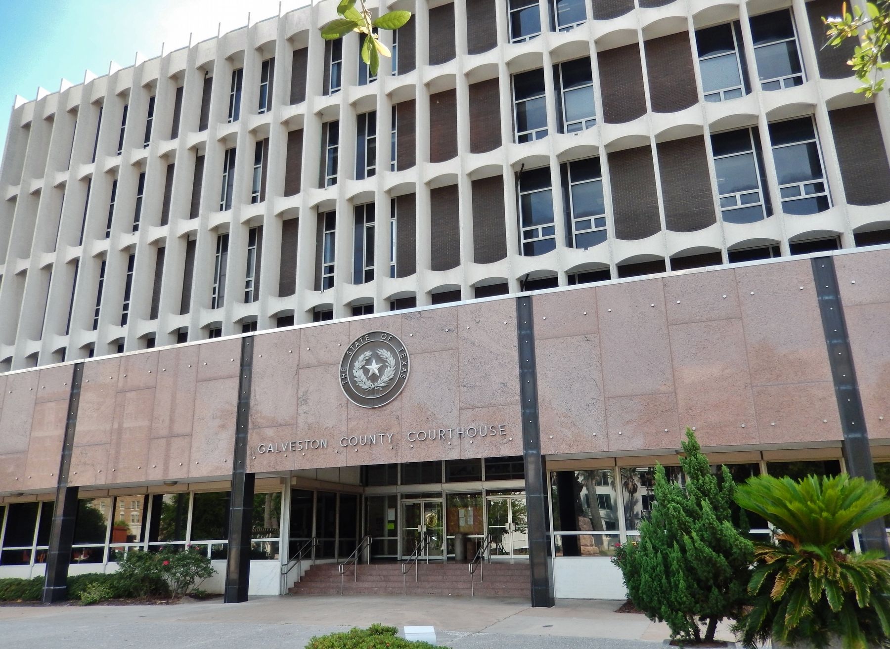 Galveston County Courthouse (<i>view from marker</i>). Click for full size. Galveston County Courthouse (<i>view from marker</i>) image. Click for full size.