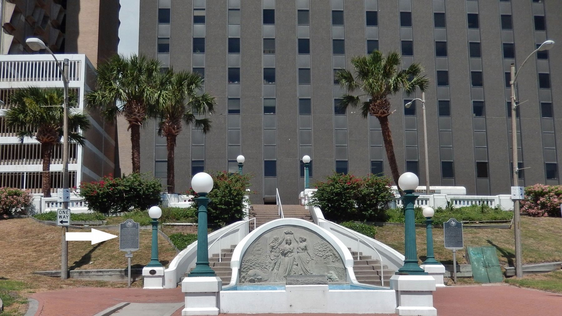 "Queen of the Sea" Fountain & Staircase (<i>marker visible left side; unrelated marker at right</i>) image. Click for full size.