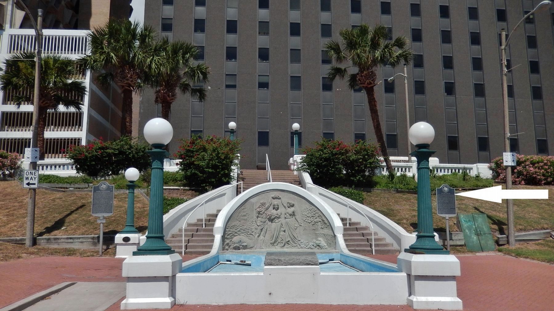 "Queen of the Sea" Fountain & Staircase (<i>marker visible right side; unrelated marker at left</i>) image. Click for full size.