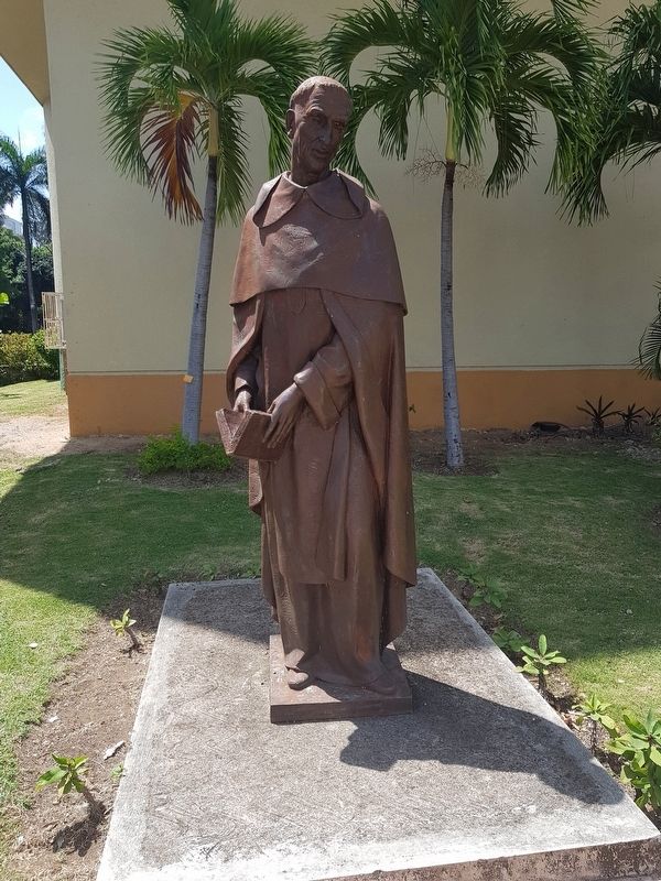 A statue near to the Ylonka Nacidit-Perdomo Marker image. Click for full size.