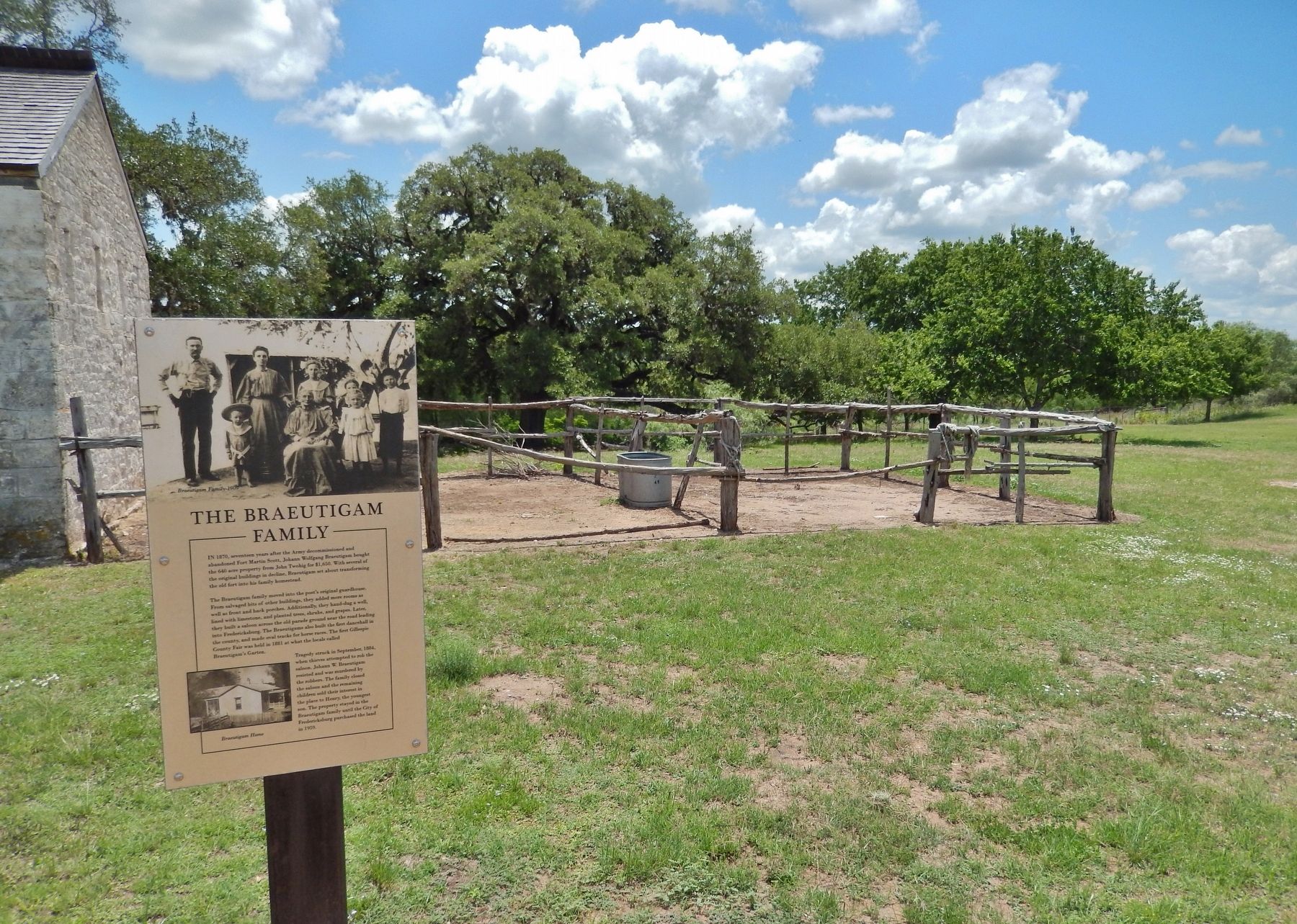 The Braeutigam Family Marker (<i>wide view; corral in background</i>) image. Click for full size.