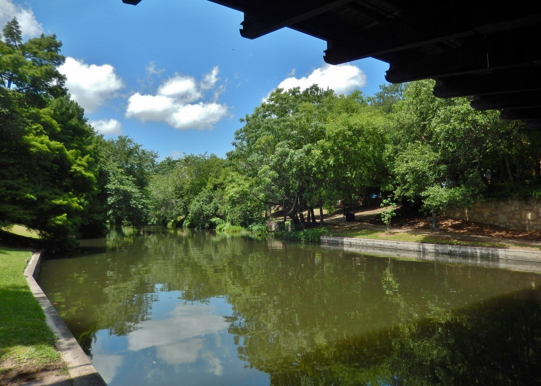 San Antonio River from under Arsenal Street Bridge (<i>view from near marker and mill site</i>) image. Click for full size.