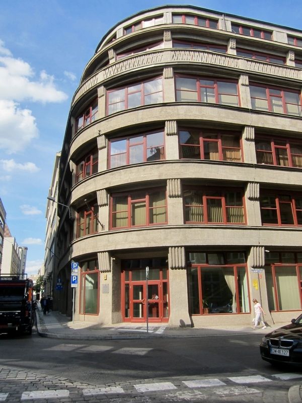 Former Office Building of the Junkernstrasse-Baugesellschaft Company Marker - Wide View image. Click for full size.
