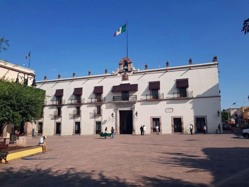 The Casa del Corregimiento in the Plaza de Armas image. Click for full size.