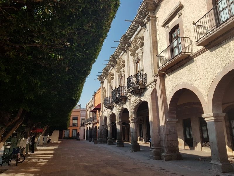 The Casa de Ecala in the Plaza de Armas image. Click for full size.