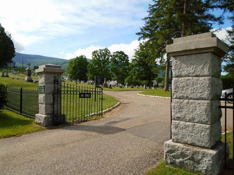 Maple Street Cemetery Entrance image. Click for full size.