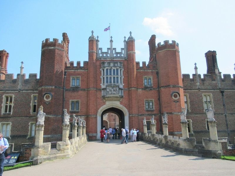 The Main Entrance of Hampton Court Palace image. Click for full size.