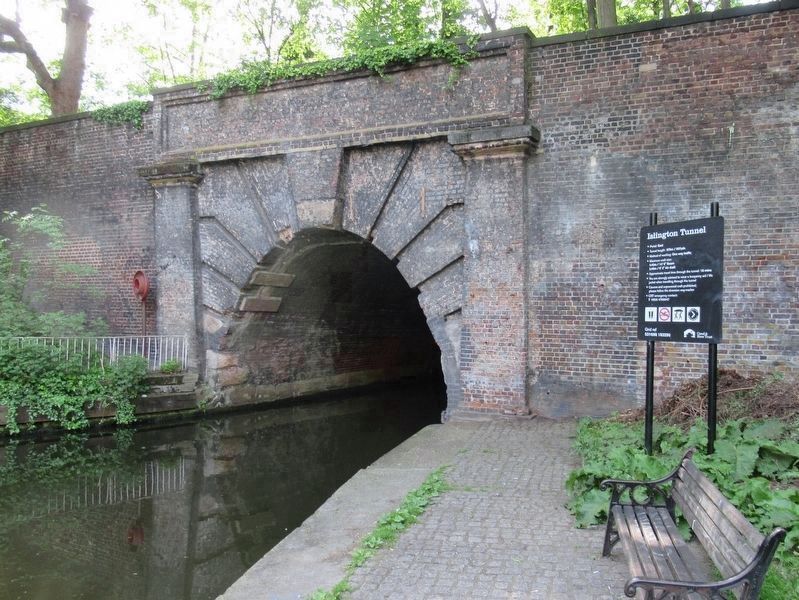 Islington Tunnel image. Click for full size.