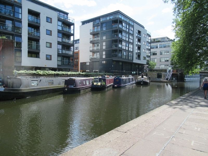 Regent’s Canal image. Click for full size.