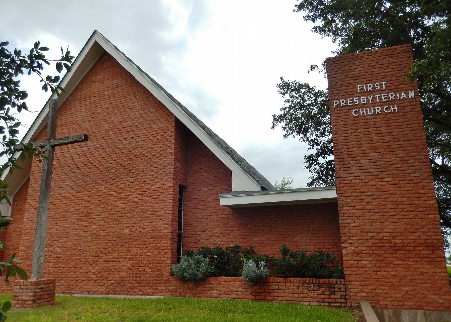First Presbyterian Church of Cotulla (<i>view from near marker</i>) image. Click for full size.