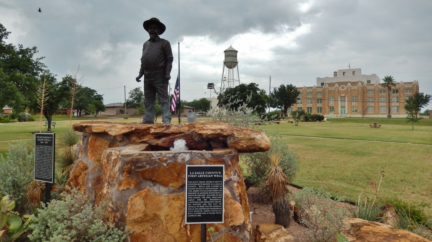 Artesian Well Marker (<i>Joseph Cotulla sculpture & La Salle County Courthouse in background</i>). Click for full size. Artesian Well Marker (<i>Joseph Cotulla sculpture & La Salle County Courthouse in background</i>) image. Click for full size.