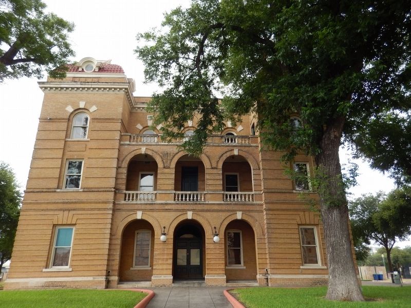 Webb County Courthouse (<i>north side view</i>) image. Click for full size.