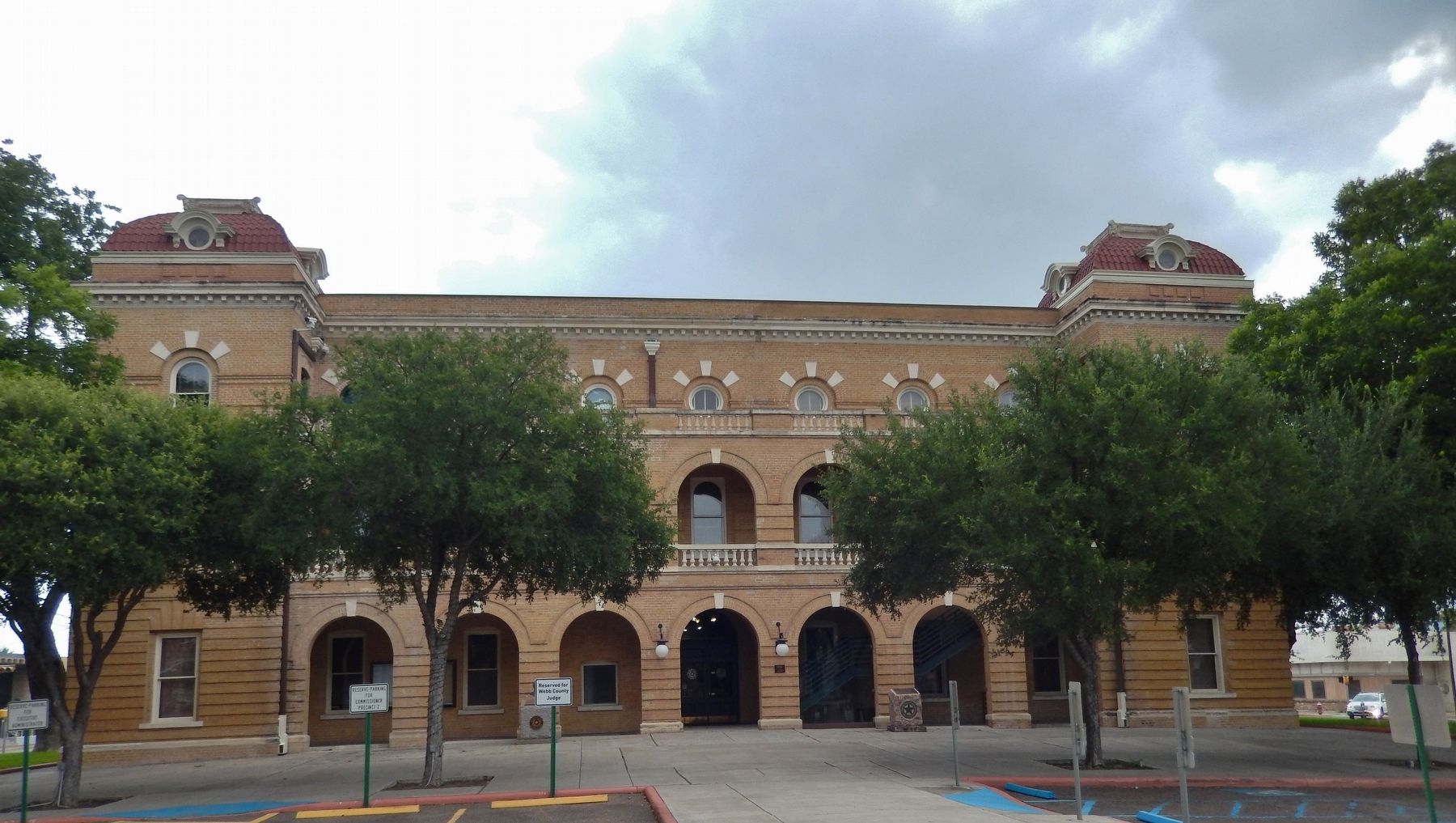 Webb County Courthouse (<i>west side view</i>). Click for full size. Webb County Courthouse (<i>west side view</i>) image. Click for full size.