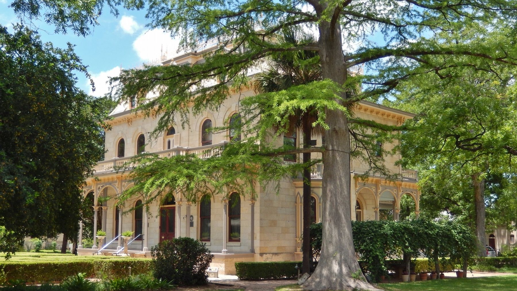 Old Edward Steves House (<i>east corner view</i>). Click for full size. Old Edward Steves House (<i>east corner view</i>) image. Click for full size.