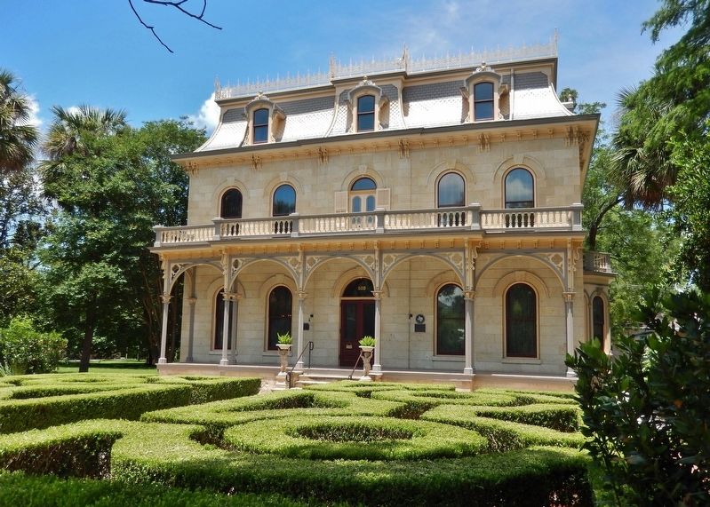 Old Edward Steves House (<i>front landscaping view</i>). Click for full size. Old Edward Steves House (<i>front landscaping view</i>) image. Click for full size.