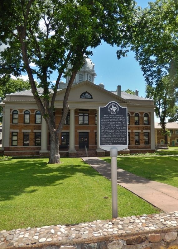 Mason County Courthouse Marker (<i>tall view; courthouse in background</i>) image. Click for full size.