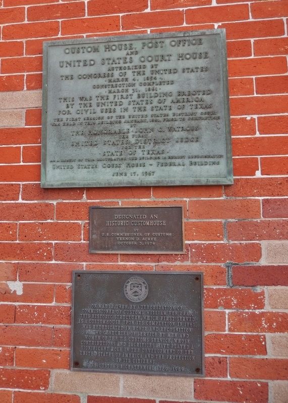 Custom House, Post Office and United States Court House Marker (<i>tall view</i>). Click for full size. Custom House, Post Office and United States Court House Marker (<i>tall view</i>) image. Click for full size.