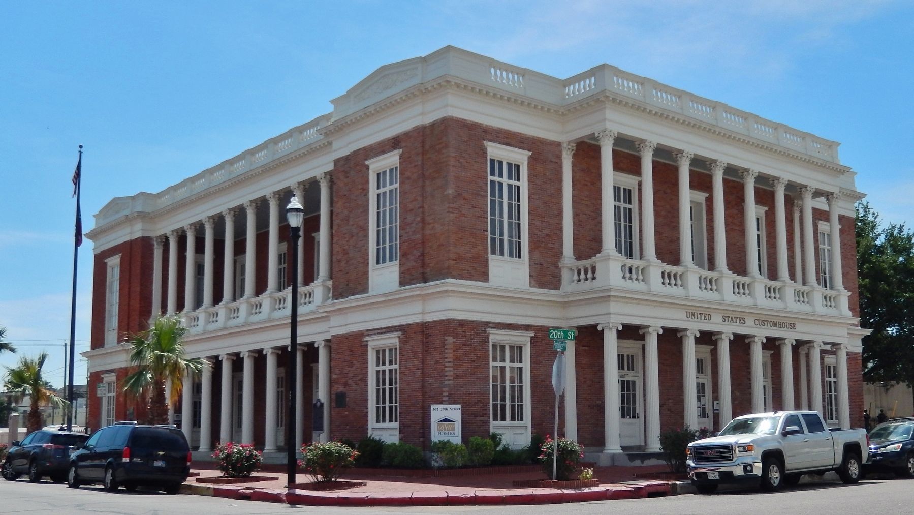Custom House, Post Office and United States Court House (<i>northwest corner view</i>) image. Click for full size.