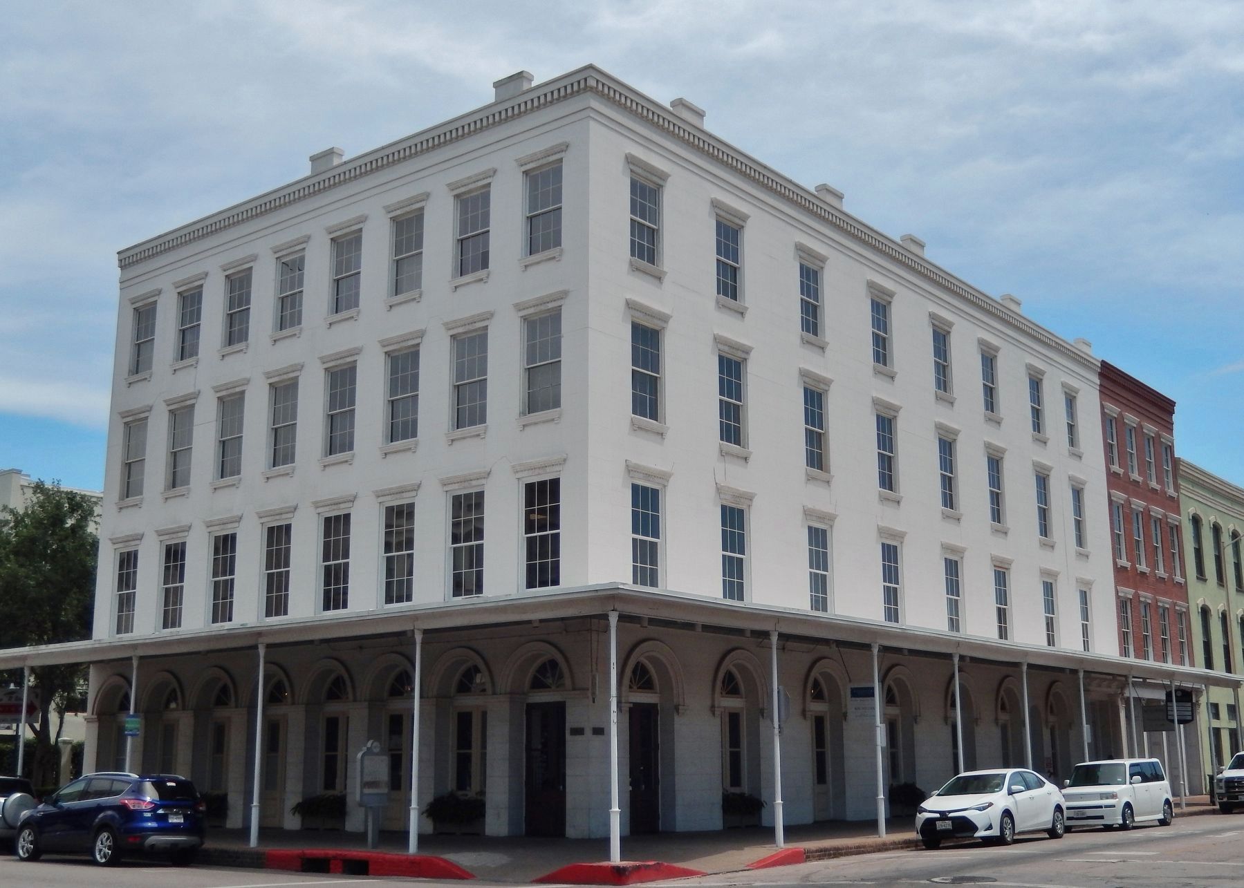 Washington Hotel (<i>southwest corner view; marker visible left of center</i>). Click for full size. Washington Hotel (<i>southwest corner view; marker visible left of center</i>) image. Click for full size.